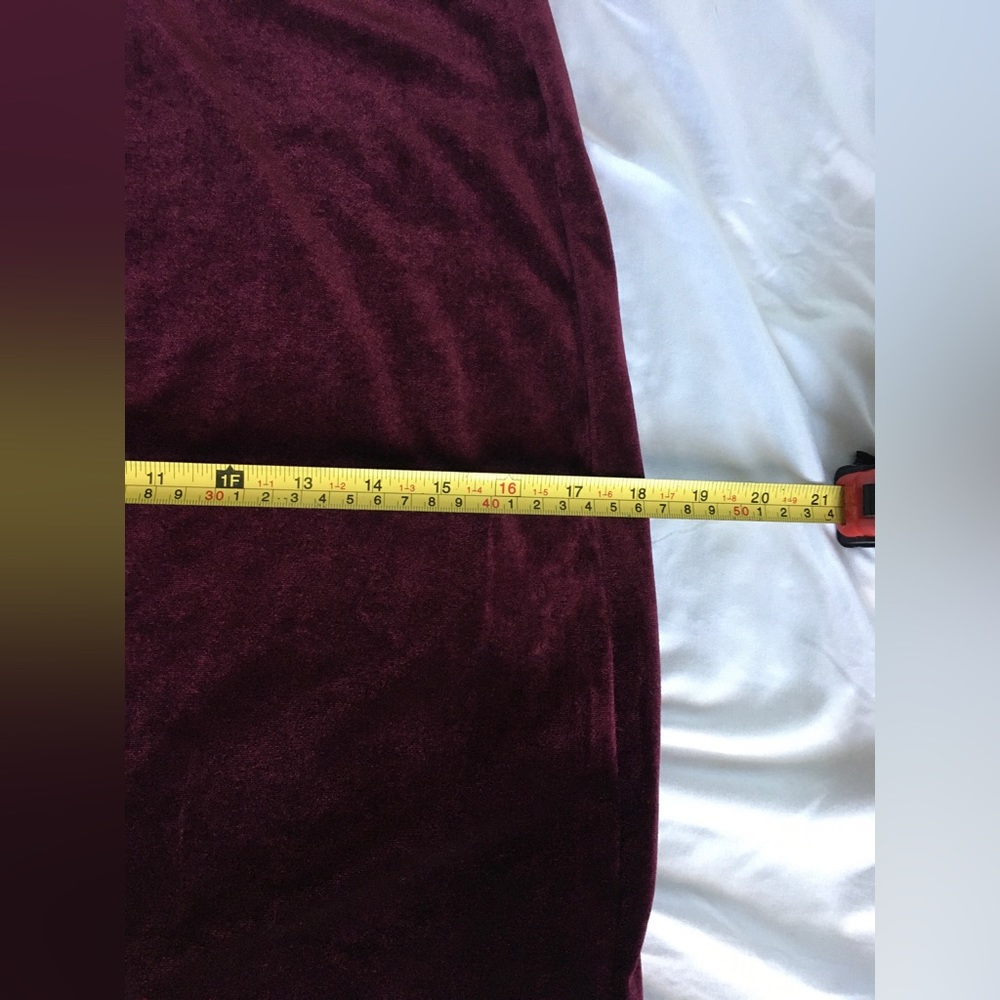 90’s EUC elegant burgundy velvet gown with high front slit. Stretchy. - Picture 11 of 14